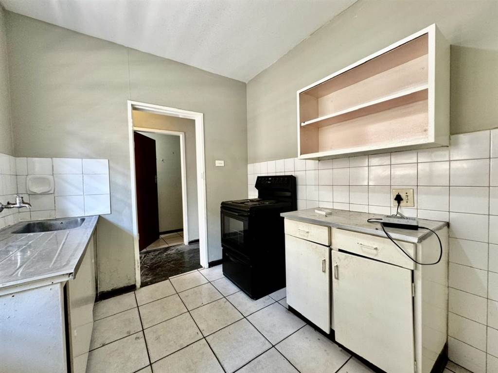 2 Bed Townhouse in Rosettenville photo number 6