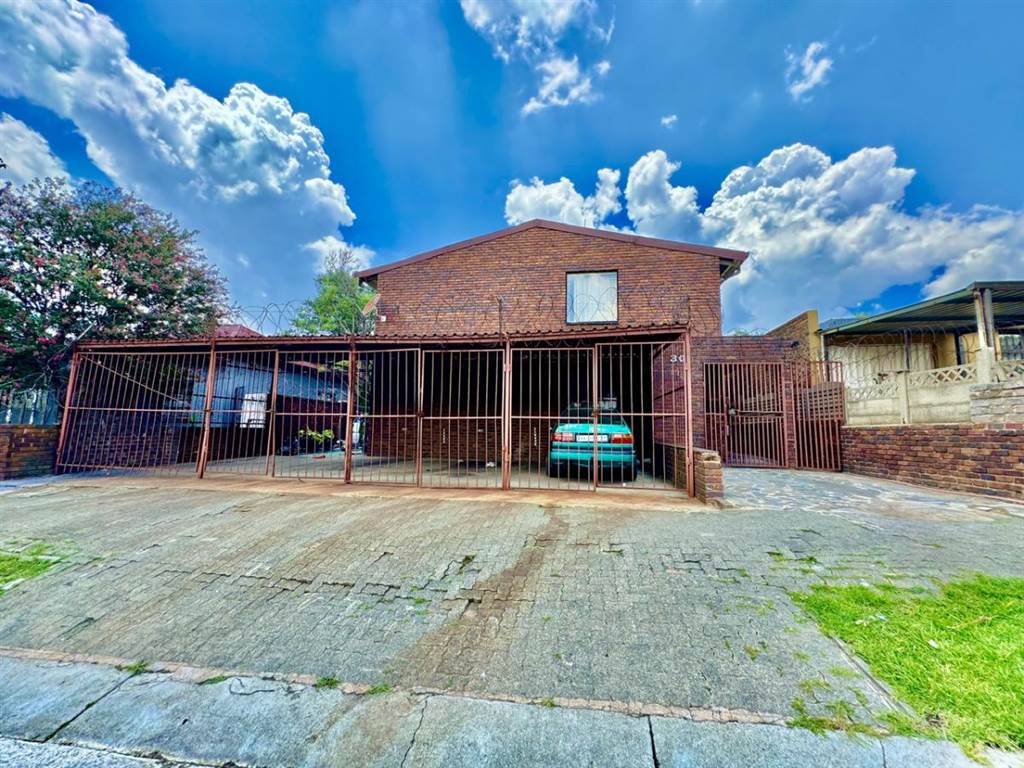 2 Bed Townhouse in Rosettenville photo number 16