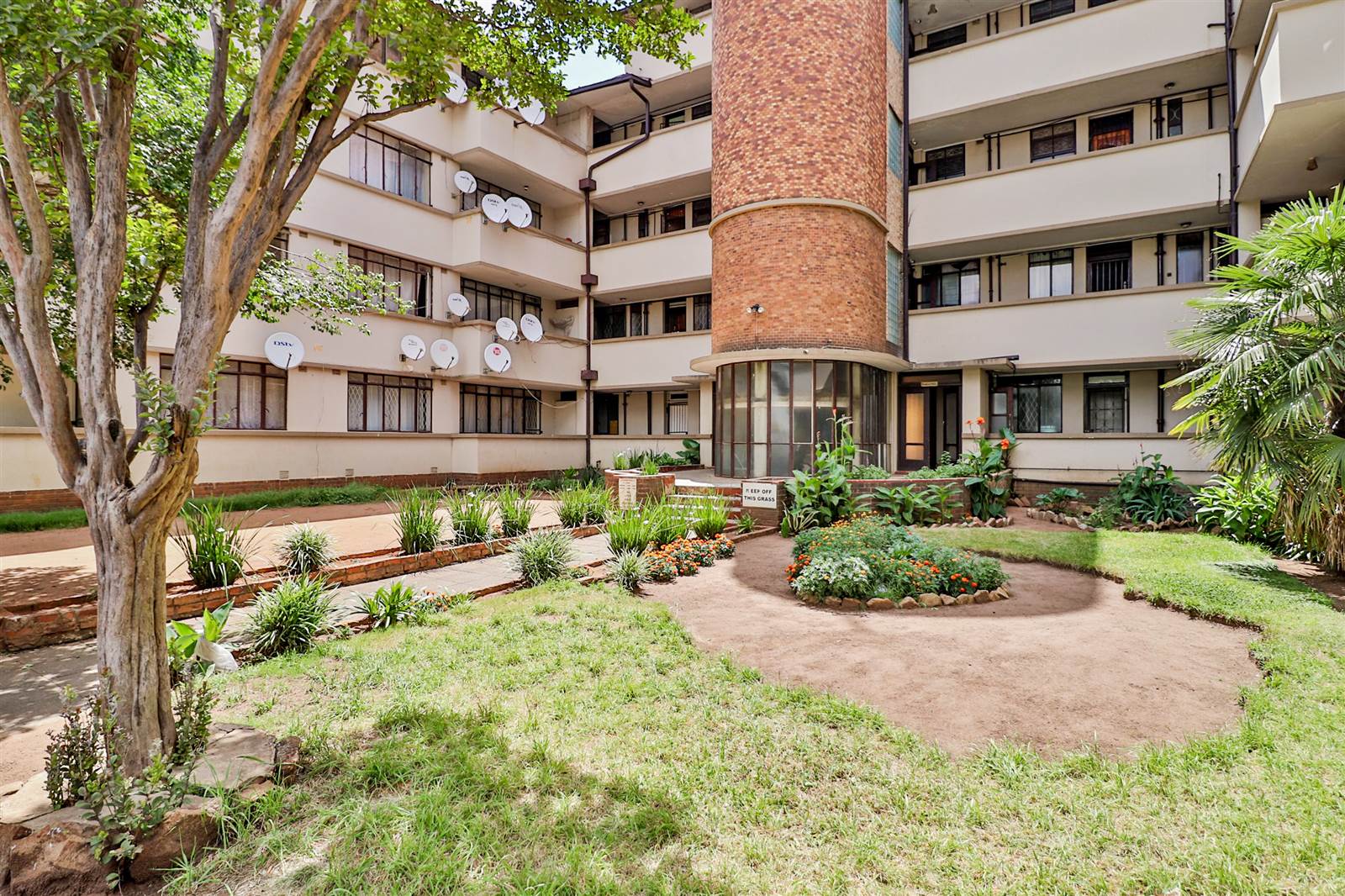 1 Bed Apartment in Germiston Central photo number 15