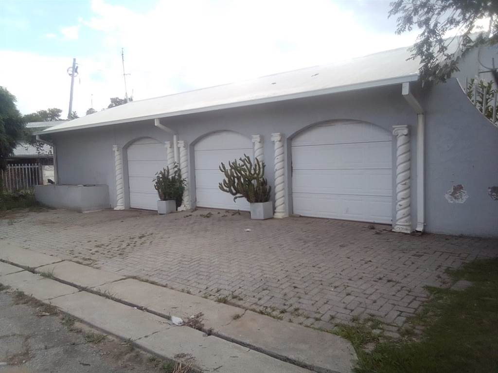 3 Bed House in Kroonstad photo number 12