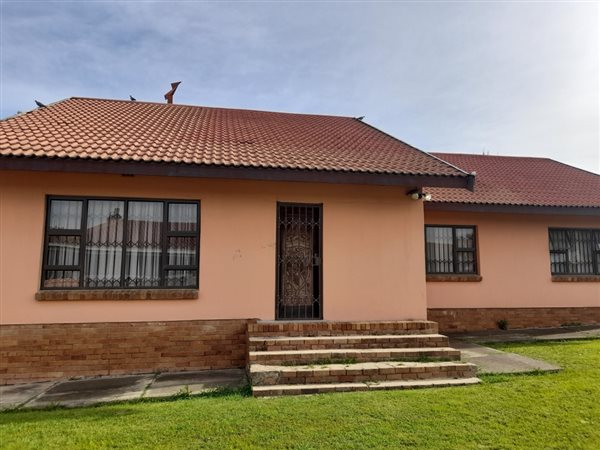 3 Bed House in Kosmos Park