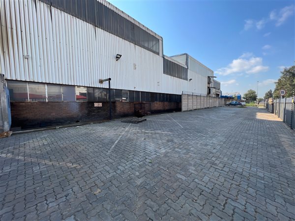 1 300  m² Industrial space