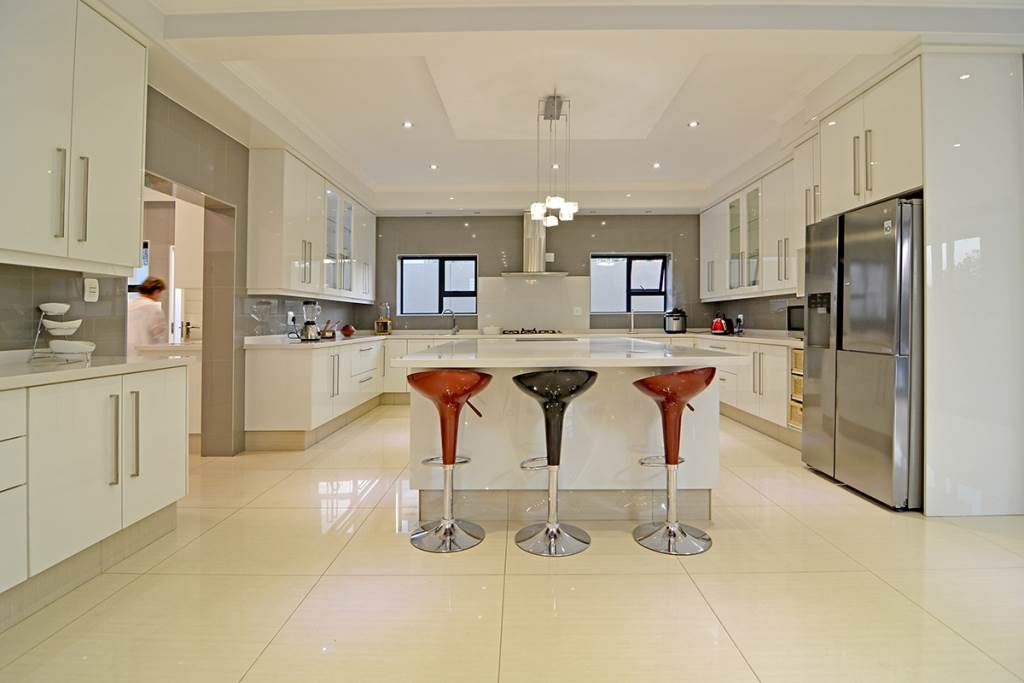 4 Bed Cluster in Bedfordview photo number 5