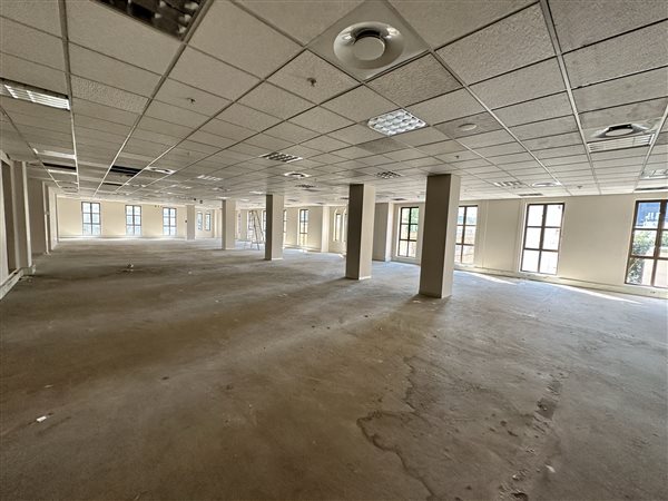 560  m² Commercial space