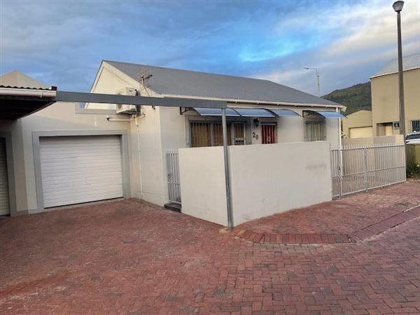 2 Bed Townhouse in Paarl Central East