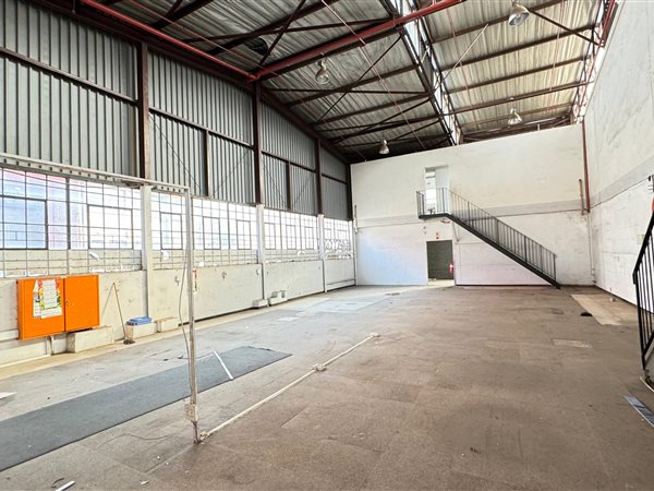 302  m² Industrial space