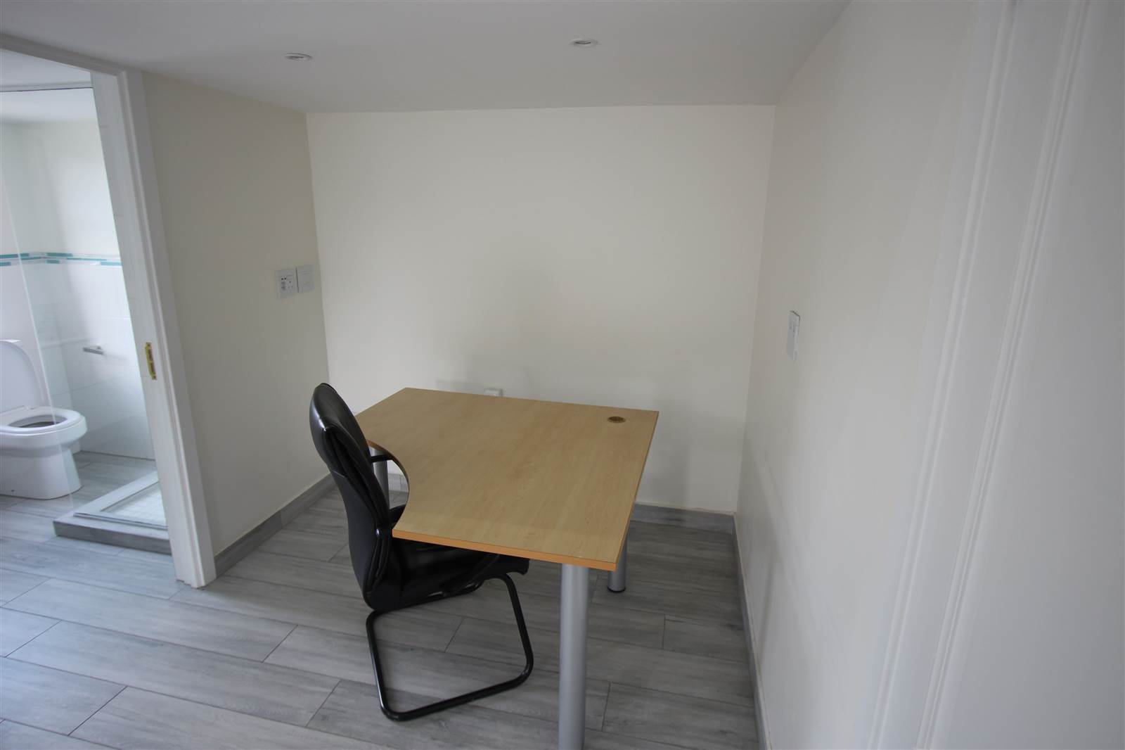 35  m² Commercial space in Bedford Gardens photo number 4