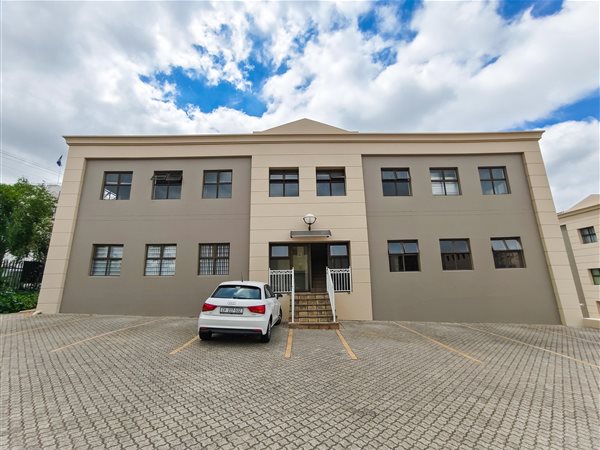 174  m² Commercial space