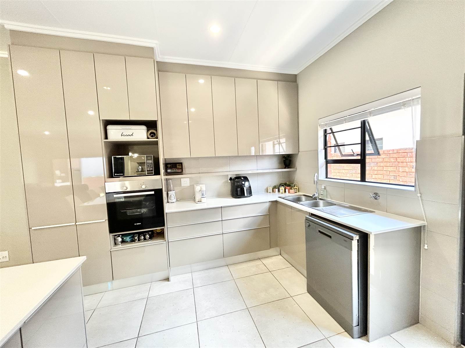3 Bed Townhouse in Kyalami Hills photo number 12