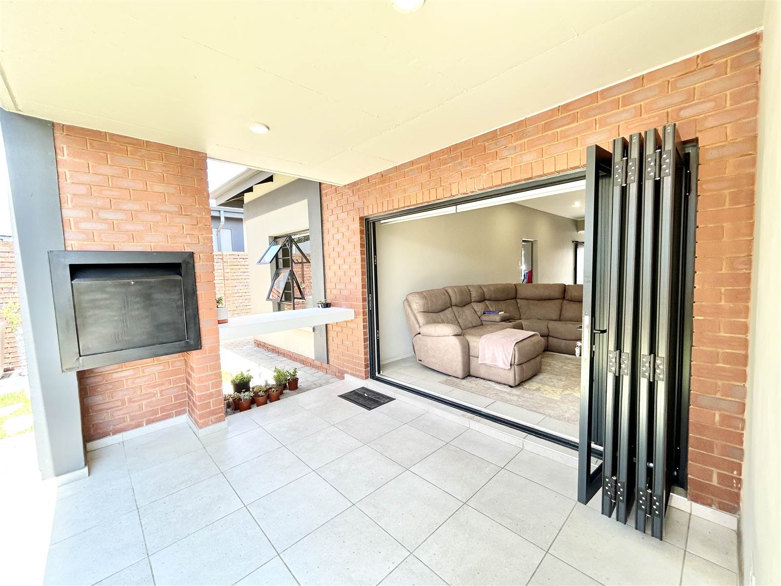3 Bed Townhouse in Kyalami Hills photo number 1