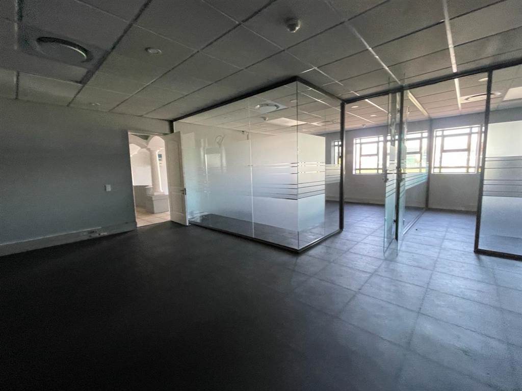 428  m² Commercial space in Milnerton Central photo number 9