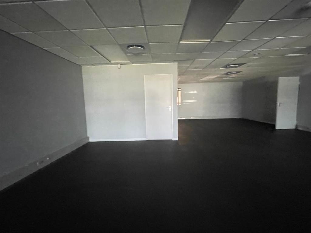 428  m² Commercial space in Milnerton Central photo number 18