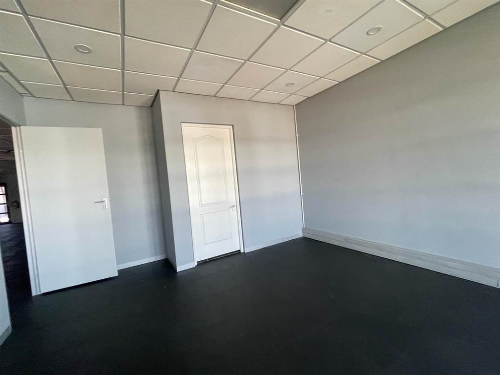428  m² Commercial space in Milnerton Central photo number 25