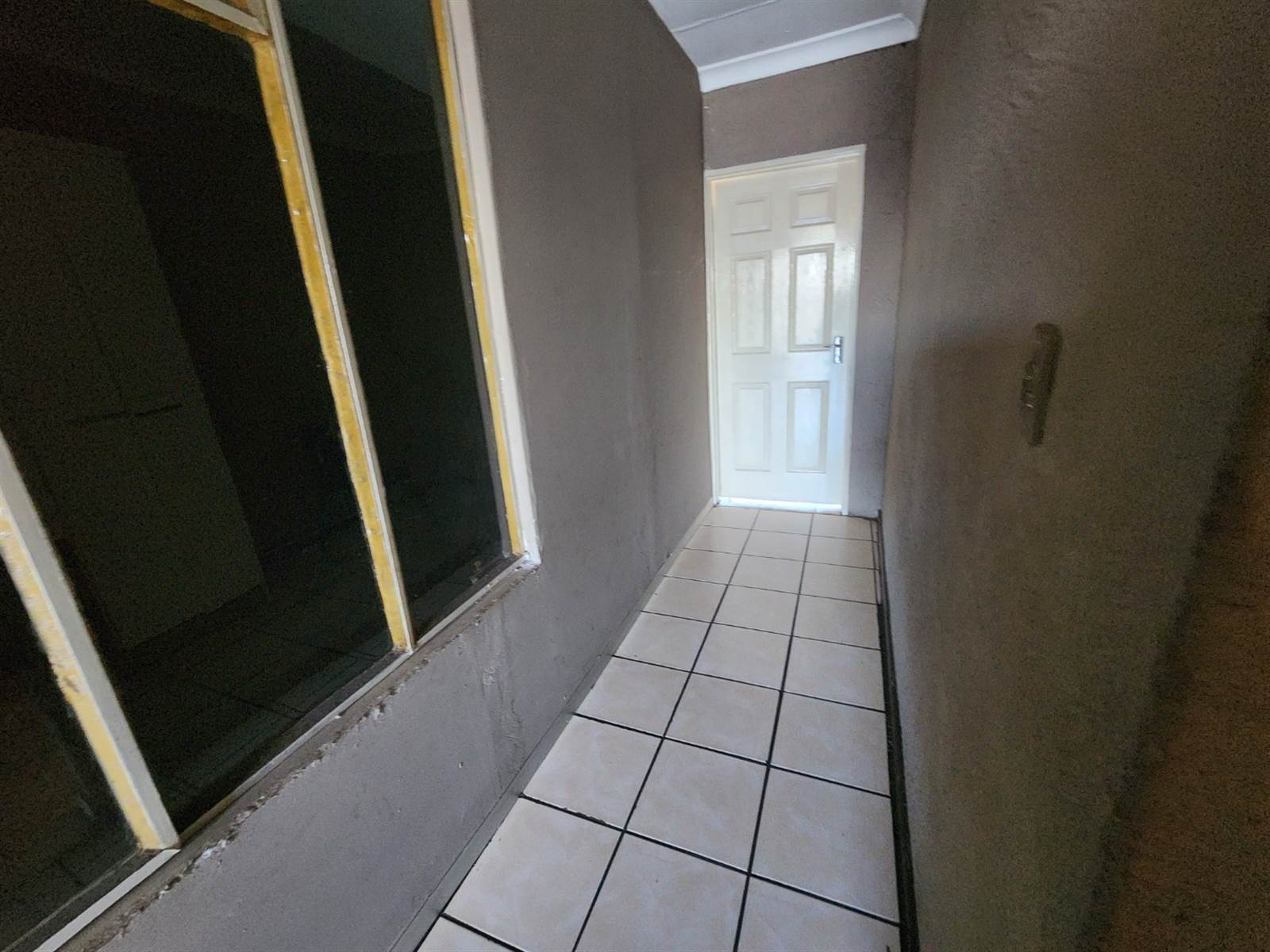 4 Bed Apartment in Kempton Park Central photo number 5