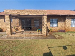 3 Bed Townhouse in Meyerton South