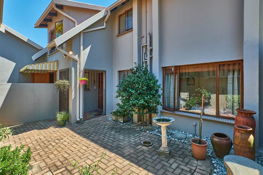 3 Bed Townhouse in Woodmead photo number 17