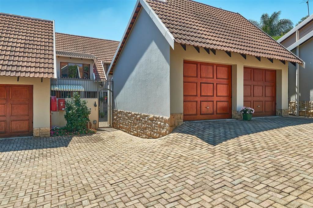 3 Bed Townhouse in Woodmead photo number 18