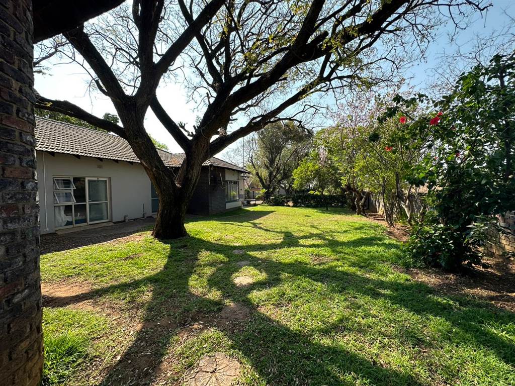 9 Bed House in Protea Park photo number 28