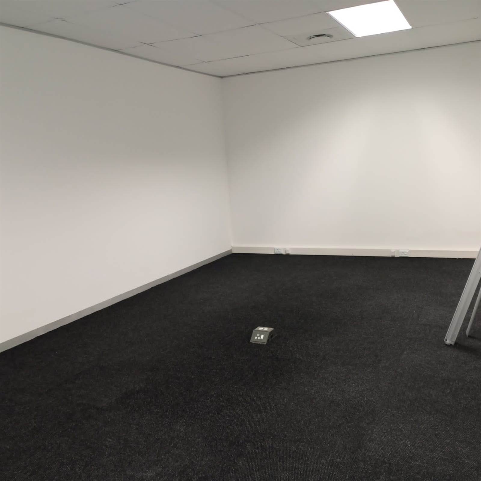 62  m² Office Space in Overport photo number 1