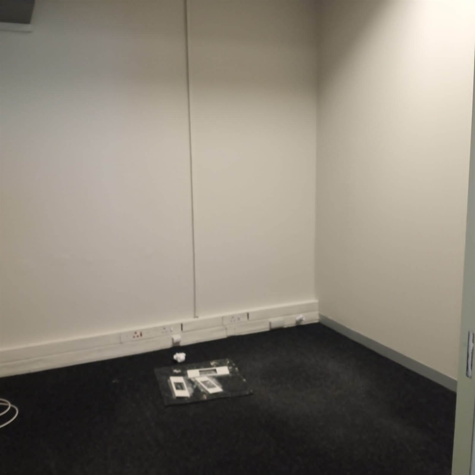62  m² Office Space in Overport photo number 3