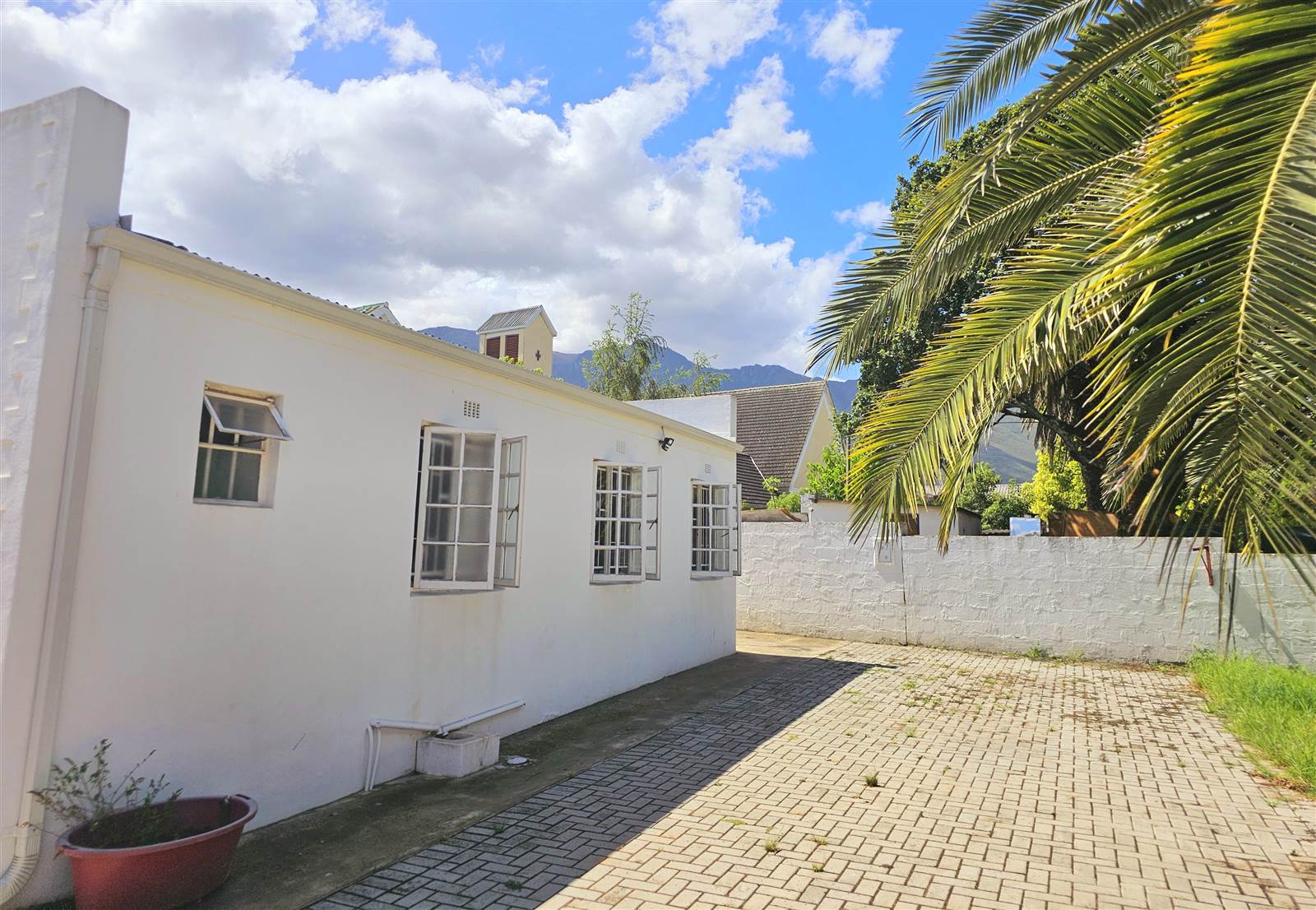 3 Bed House in Swellendam photo number 4