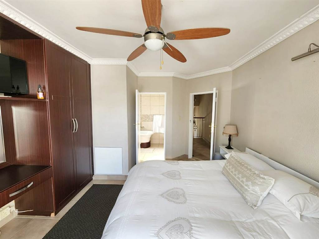 3 Bed Townhouse in Vaal Marina photo number 14