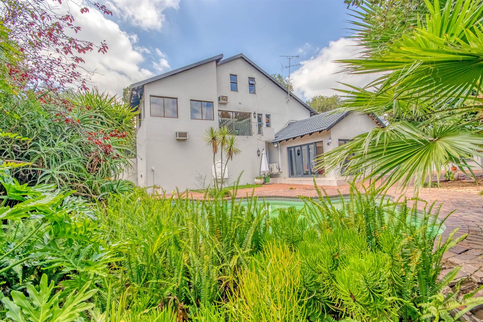 4 Bed House in Woodmead photo number 26