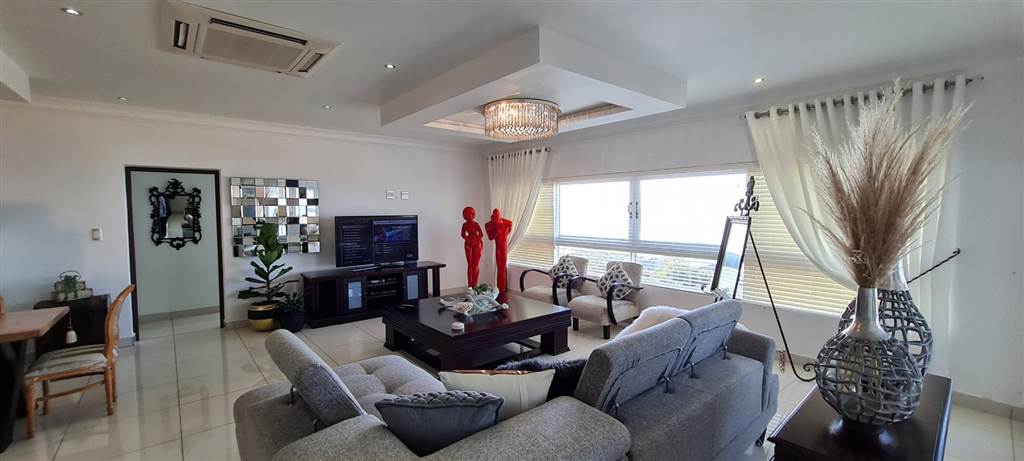 3 Bed Penthouse in Uvongo photo number 8