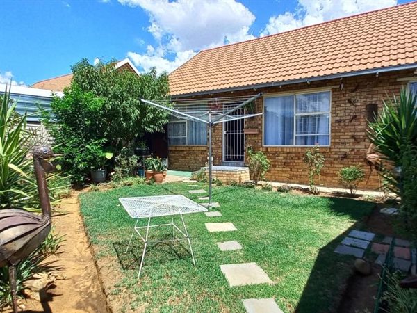 3 Bedroom Townhouse 3 Bedroom Townhouse