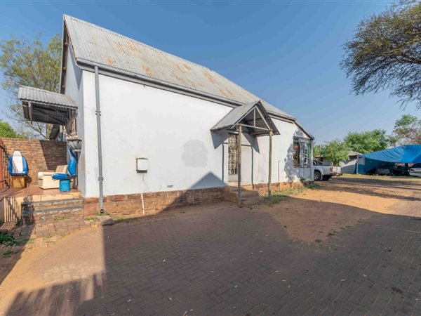 150  m² Commercial space in Middelburg Central