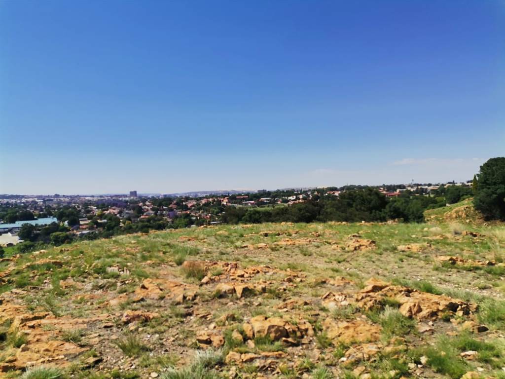 1.7 ha Land available in Northcliff photo number 2