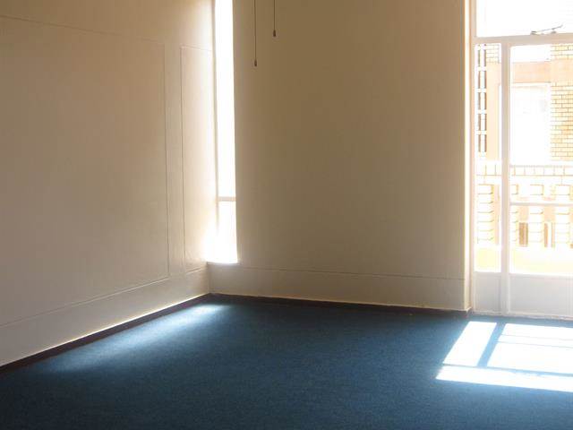 1 Bed Apartment in Kempton Park Central photo number 2