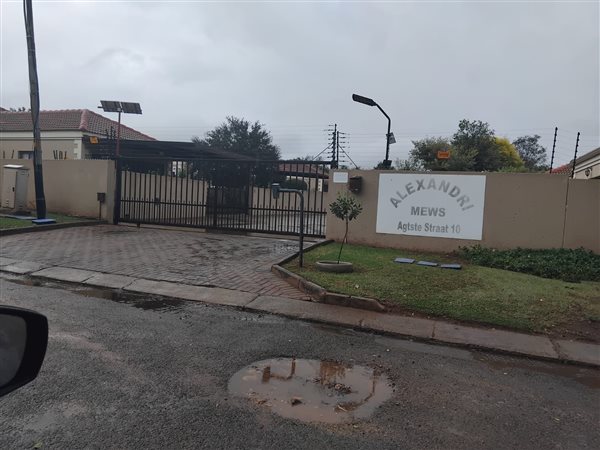 3 Bedroom Townhouse 3 Bedroom Townhouse