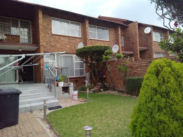 3 Bedroom Townhouse 3 Bedroom Townhouse