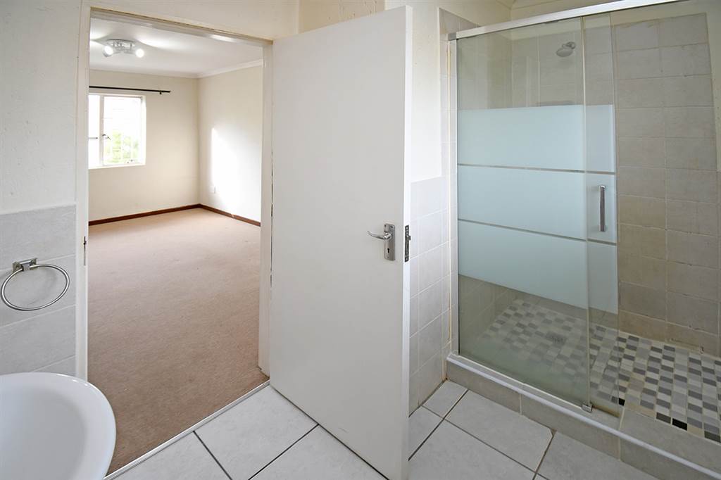 2 Bed Apartment in Greenstone Hill photo number 22