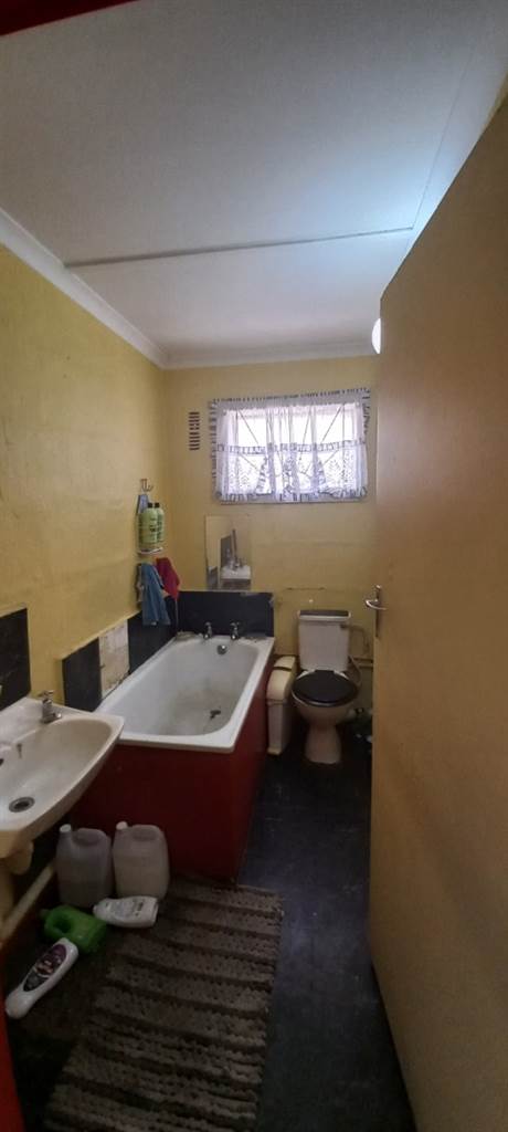 3 Bed House in Mitchells Plain Central photo number 10