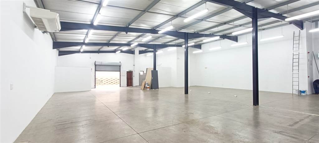 348  m² Commercial space in Silver Lakes photo number 2