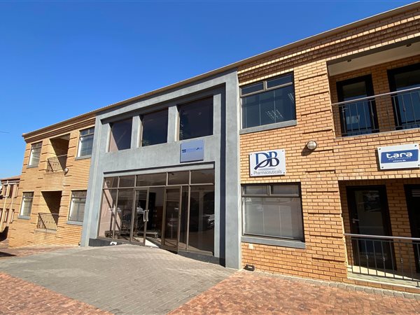 32  m² Commercial space