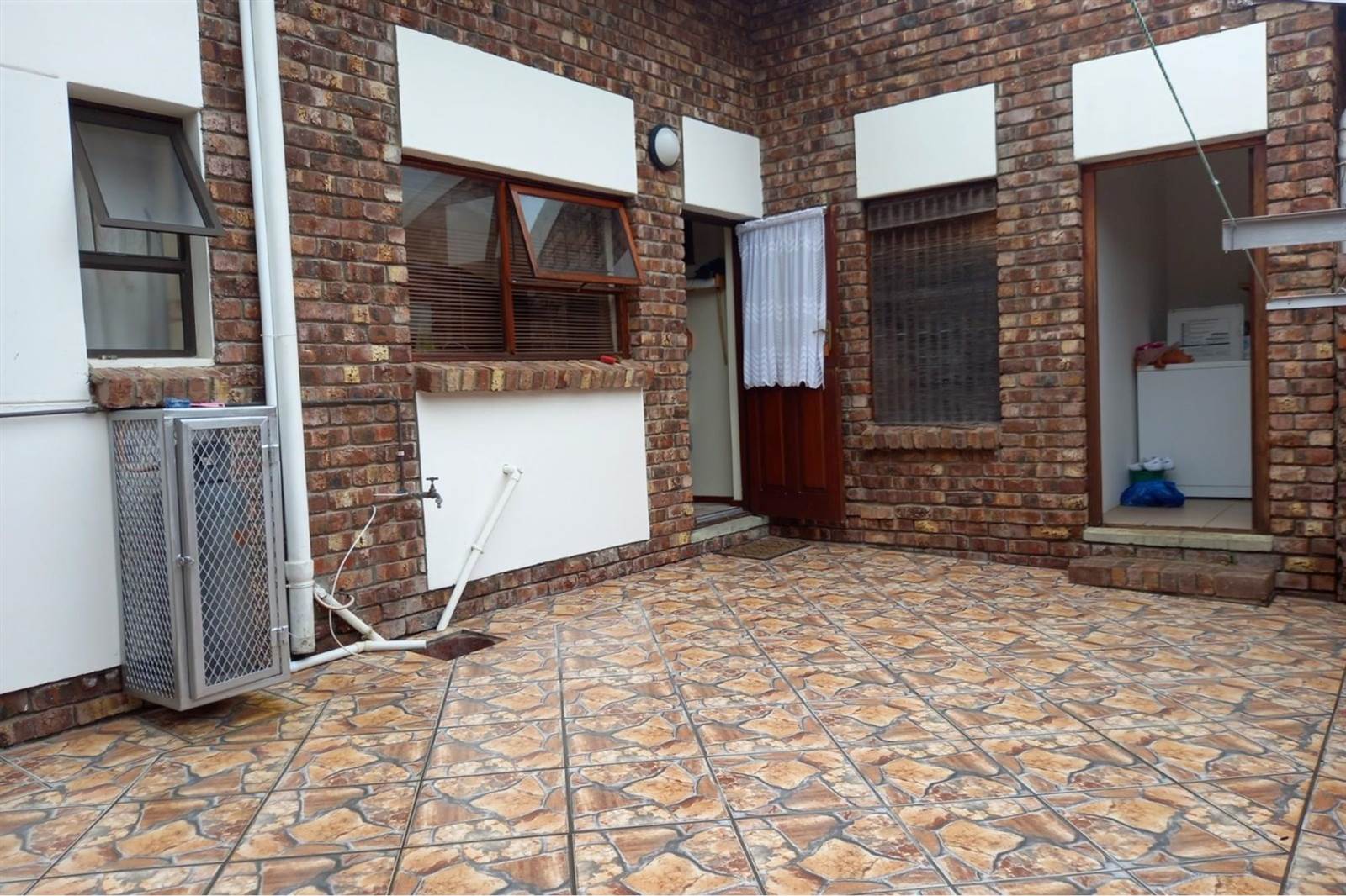 3 Bed Townhouse in Hartenbos photo number 10