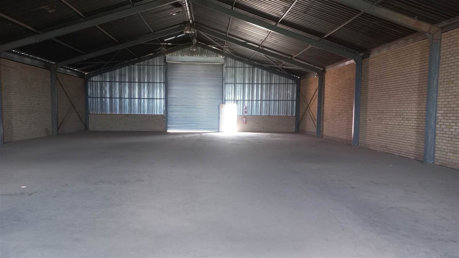 400  m² Industrial space in Pomona photo number 3