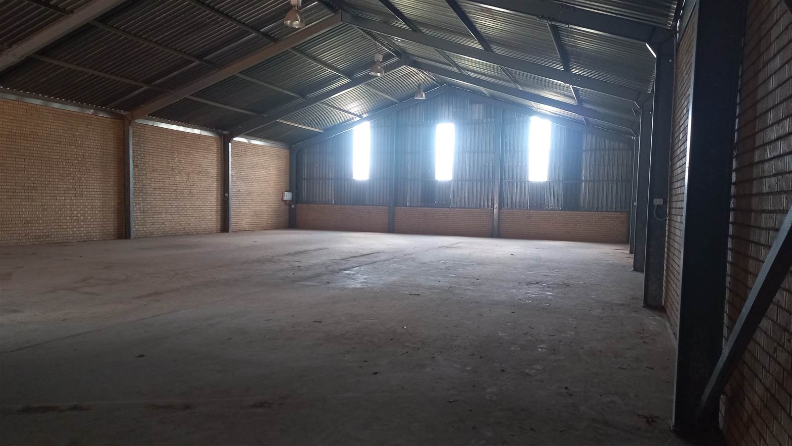 400  m² Industrial space in Pomona photo number 1