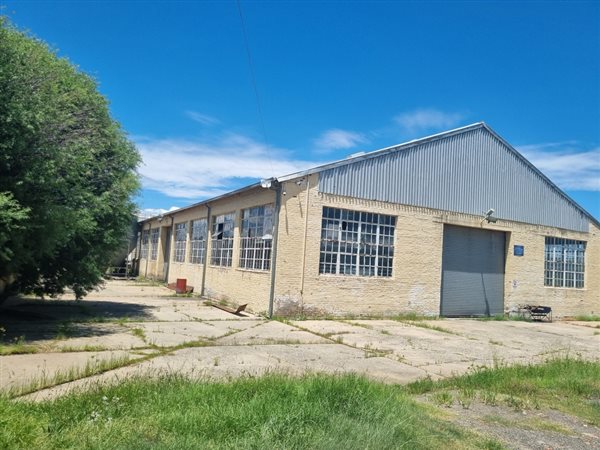 1 758 m² Industrial space 1 758 m² Industrial space