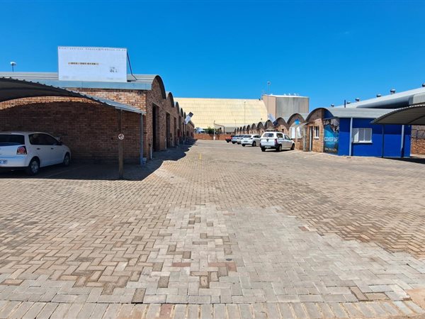 110  m² Industrial space in Middelburg Central