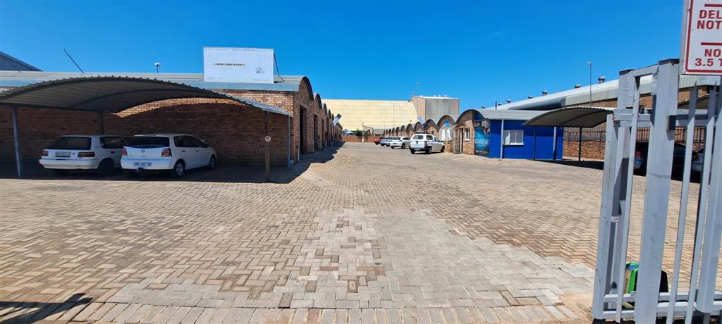 110  m² Industrial space in Middelburg Central photo number 1