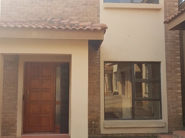 3 Bedroom Townhouse 3 Bedroom Townhouse