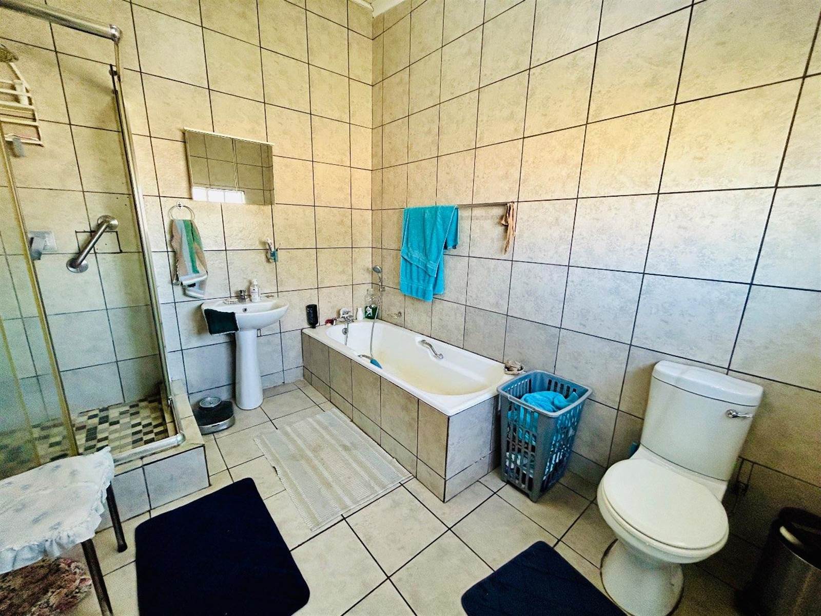 6 Bed House in Vryheid photo number 17