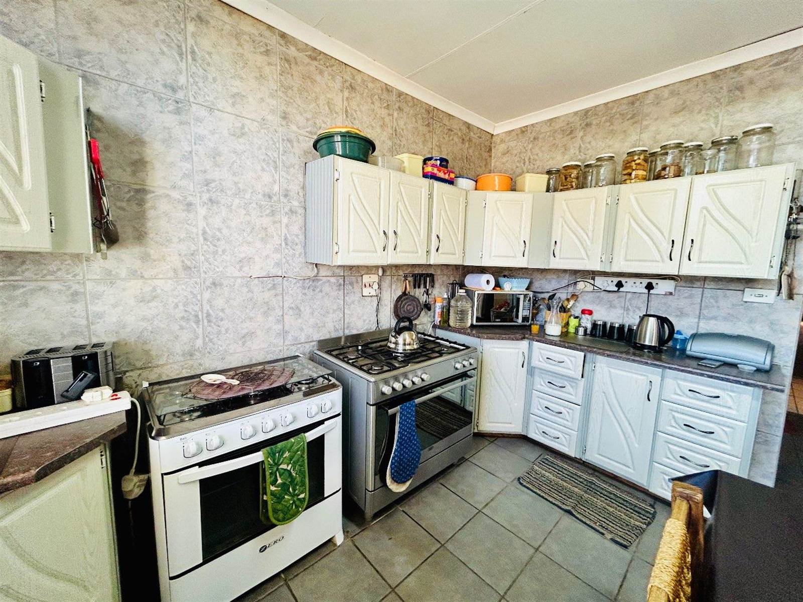 6 Bed House in Vryheid photo number 3