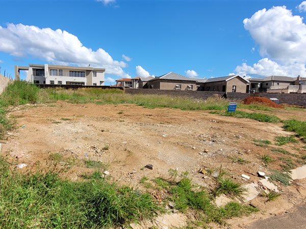 933 m² Land
