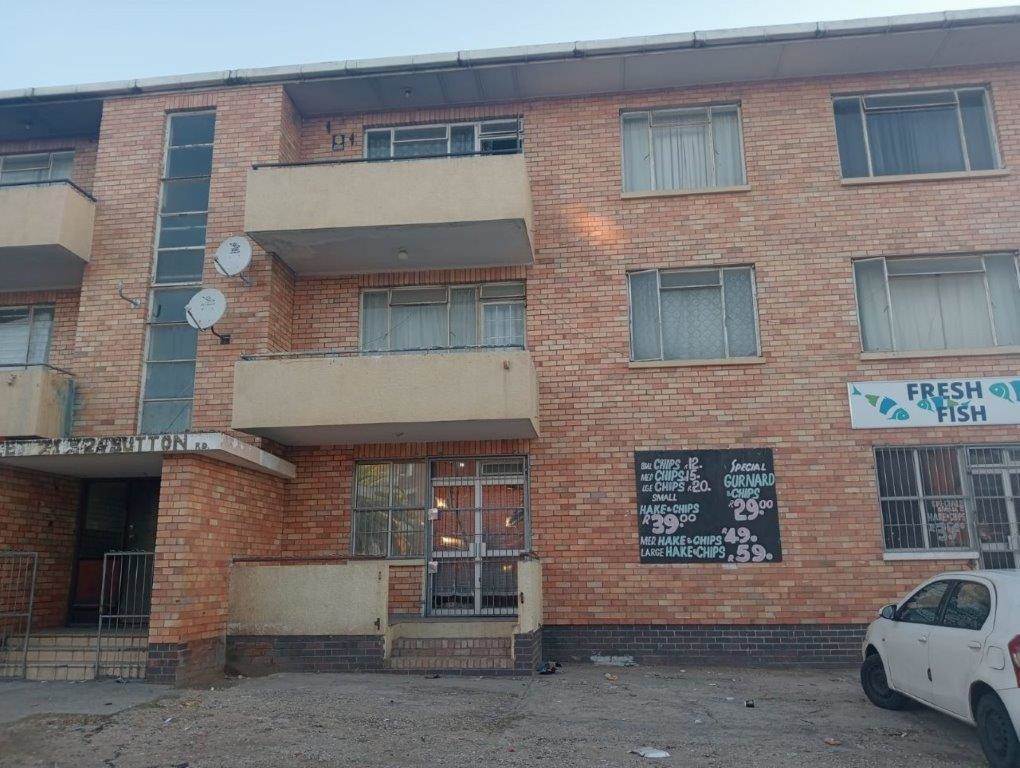 3 Bed Apartment in Port Elizabeth Central photo number 2