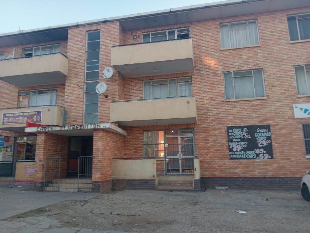 3 Bed Apartment in Port Elizabeth Central photo number 1